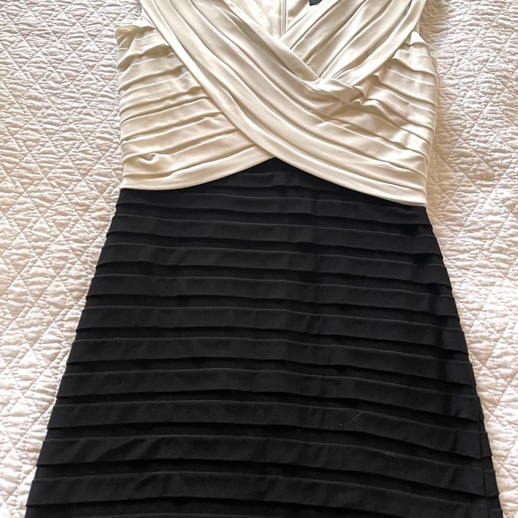 Pleaded dress. - Picture 6 of 6